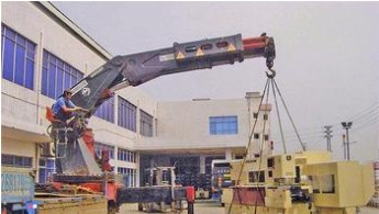 合肥某農(nóng)貿(mào)市場(chǎng)搬家起重